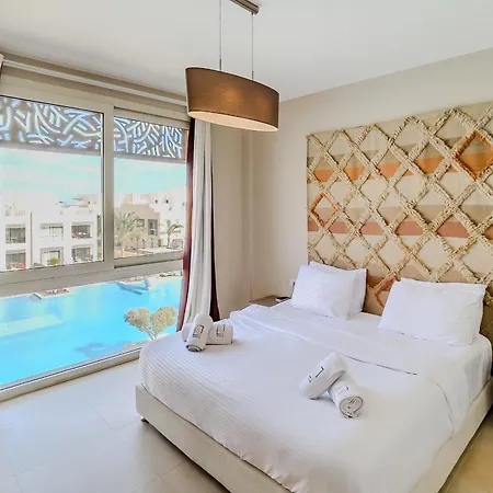 Radiant & Refined 2Bdr Mangroovyfree Beach & Pool